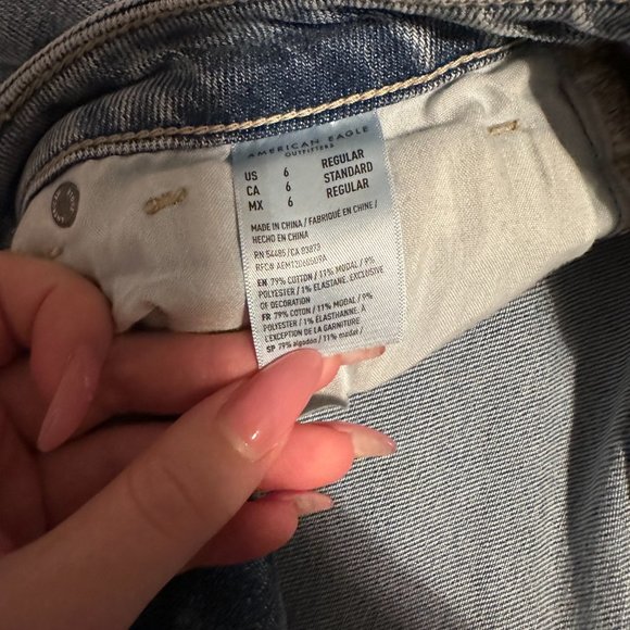 American Eagle Mom Straight Jean Blue/Light Aglow (Size 6 Regular) - Picture 4 of 5